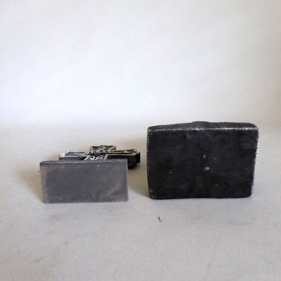 NEW 6.5” HALLOWEEN RESIN GLOW IN DARK CEMETERY ARCH TOMBSTONE HEADSTONE FIGURES - Picture 14 of 15